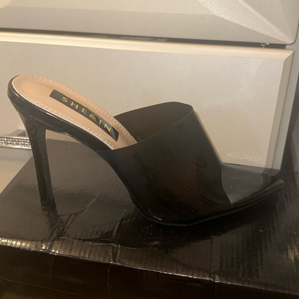 Peep toe stiletto mules